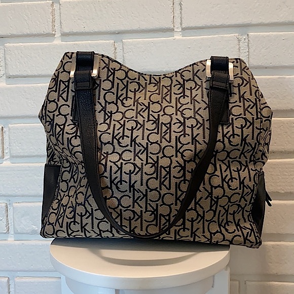 Calvin Klein 3 Compartment Purse - Picture 4 of 11